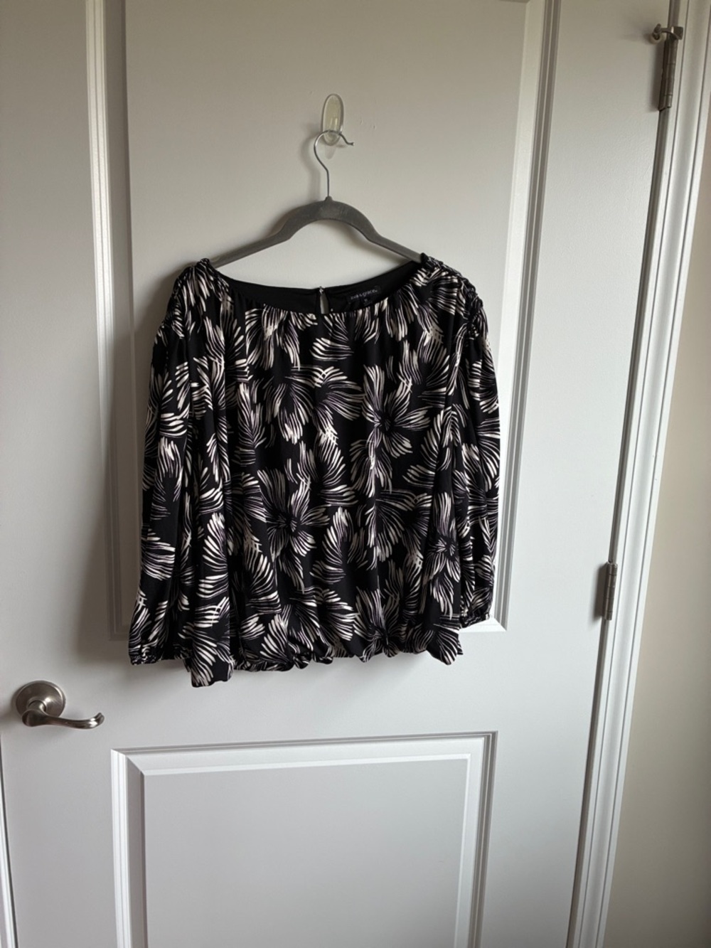 Ava & Grace Black Blouse with White Floral Print